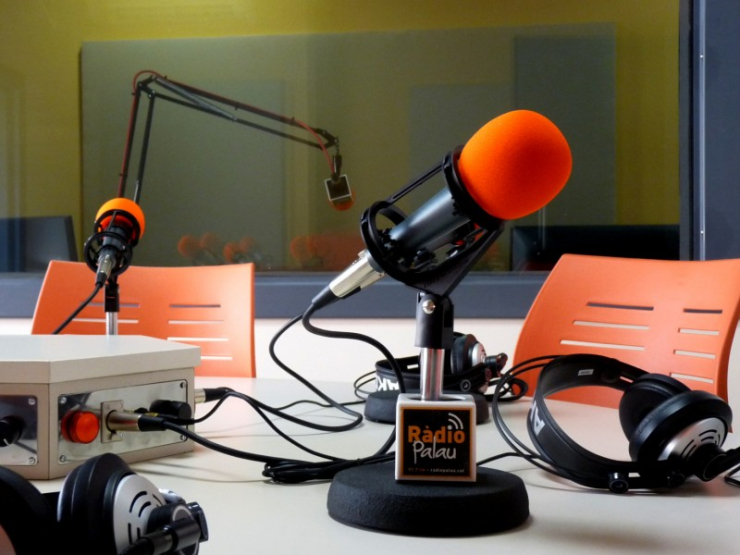 Micròfon i estudi principal de Ràdio Palau.