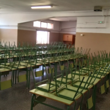 Feines de pintura acabades al menjador de l'escola de primària folch i torres