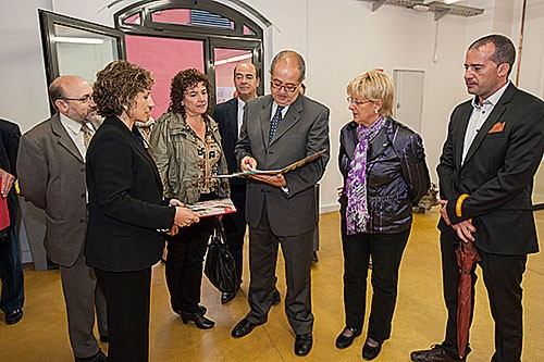 Els cinc alcaldes i alcaldesses i el conseller Puig, en la inauguració del CREVE. Imatge de l'Ajuntament de Santa Perpètua de Mogoda.