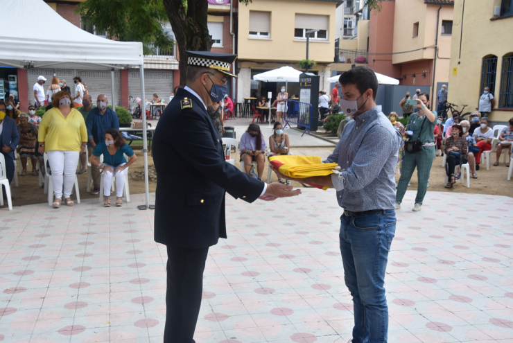 Entrega de la Senyera per part de l'Alcalde, Oriol Lozano